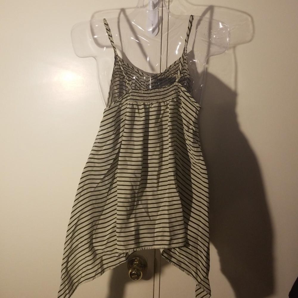 Chic Strappy Ruffled Blouse - Picture 2 of 3